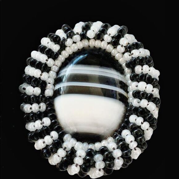 Vtg hand beaded black white banded agate earrings with glass bead border pierced - Picture 7 of 9